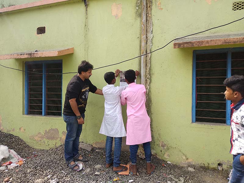 Putting-posters_Fishing-Cat_Awareness-Program_Bhangor-1